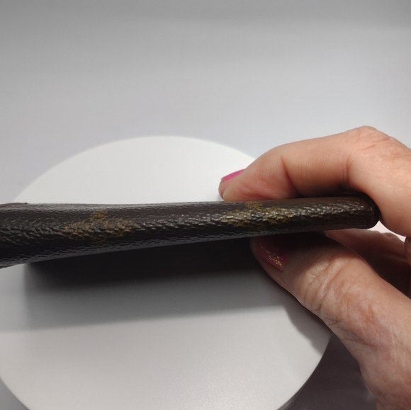 Louis Vuitton 4 Key Holder Case - Picture 9 of 12